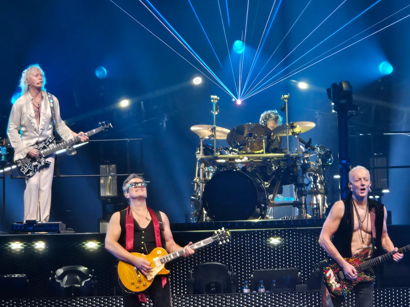 Def Leppard playing live